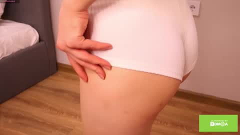 Nina online show from 10-26-25, 03:23