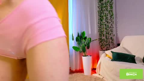 Snapshot of starlace_ chatting on 05-06-26, 01:57 Nina online show from 05-06-26, 01:57