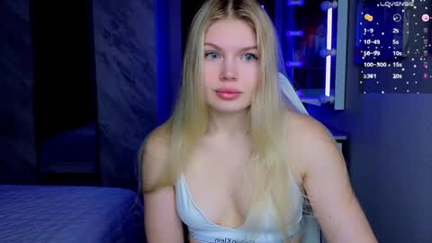 Snapshot of starlight_2004 chatting on 04-19-26, 04:45 Caroline online show from 04-19-26, 04:45