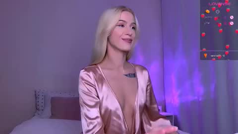 Stacey online show from 10-25-25, 01:02