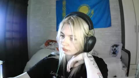Snapshot of starremick chatting on 09-09-25, 10:59 Katie online show from 09-09-25, 10:59