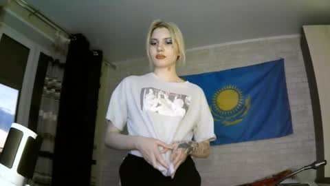Snapshot of starremick chatting on 09-17-25, 02:30 Katie online show from 09-17-25, 02:30