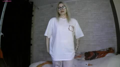 Snapshot of starremick chatting on 10-09-25, 01:53 Katie online show from 10-09-25, 01:53