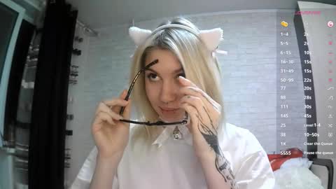 Snapshot of starremick chatting on 10-13-25, 02:17 Katie online show from 10-13-25, 02:17