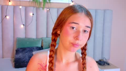 Snapshot of starrmoon__ chatting on 06-02-26, 02:57 M O O N online show from 06-02-26, 02:57