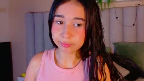Snapshot of starrmoon__ chatting on 06-17-26, 02:47 M O O N online show from 06-17-26, 02:47