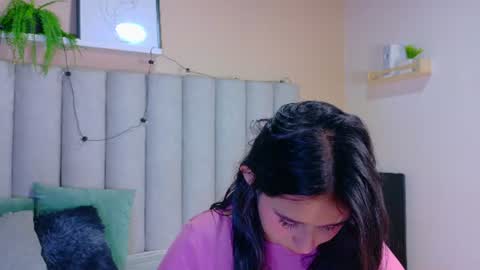 Snapshot of starrmoon__ chatting on 06-19-26, 02:49 M O O N online show from 06-19-26, 02:49