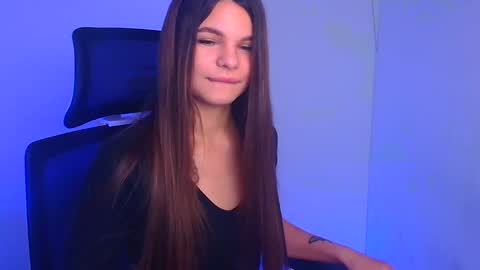 Snapshot of stasy_milk chatting on 12-20-24, 09:43 Stasy online show from 12-20-24, 09:43