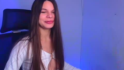 Snapshot of stasy_milk chatting on 01-08-25, 06:31 Stasy online show from 01-08-25, 06:31