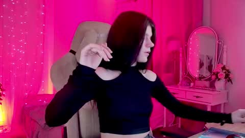 Snapshot of stasyacollins chatting on 12-17-25, 05:57 Stasia online show from 12-17-25, 05:57