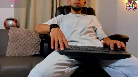 Snapshot of stebansilv_ chatting on 06-15-26, 11:01 Steban online show from 06-15-26, 11:01