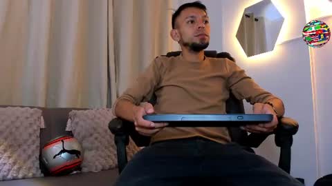 Snapshot of stebansilv_ chatting on 06-17-26, 10:50 Steban online show from 06-17-26, 10:50