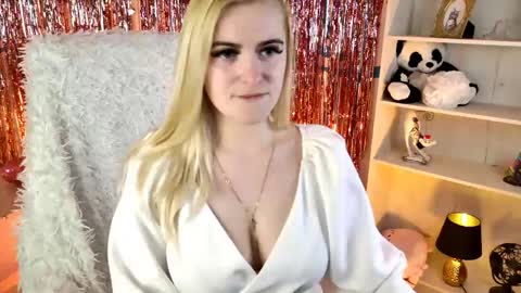 Snapshot of stef_nicks chatting on 05-23-26, 05:23 stef_nicks online show from 05-23-26, 05:23
