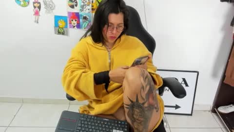 Snapshot of stefan_litleee chatting on 02-19-25, 04:33 julieth-cancer online show from 02-19-25, 04:33