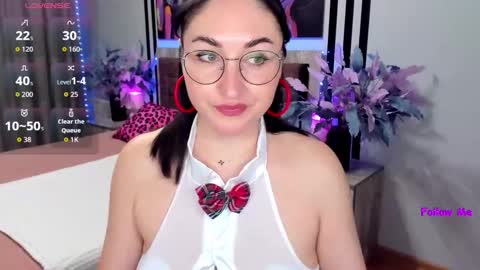 Snapshot of stefanawinter chatting on 05-25-26, 10:10 StefanaWinter online show from 05-25-26, 10:10