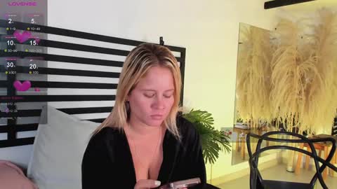 Stefanny   online show from 12-27-24, 05:16