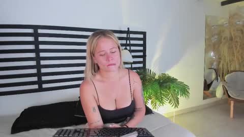 Stefanny   online show from 02-15-25, 12:54