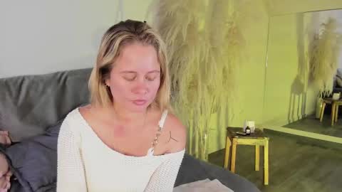 Stefanny   online show from 02-24-25, 03:42