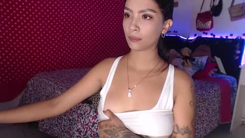 Im MiaIts my first day here  online show from 12-25-24, 10:48