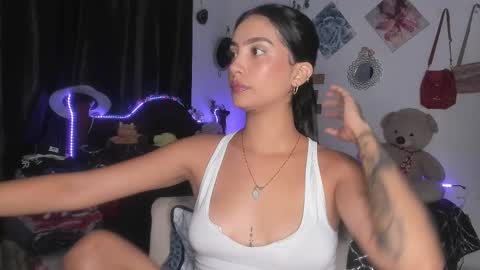 Im MiaIts my first day here  online show from 02-18-25, 03:42