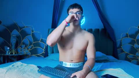 Snapshot of stefano_calle chatting on 11-08-25, 12:16 Stefano online show from 11-08-25, 12:16