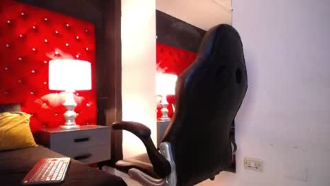 Snapshot of stefano_moretti chatting on 06-17-26, 04:26 S T E F A N O online show from 06-17-26, 04:26