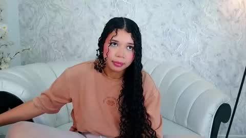 Stefany Gomez  online show from 12-14-25, 07:40