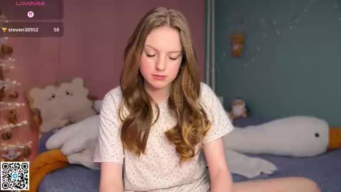 STEFI  Streams every day from 10 PM GTM1  online show from 01-07-26, 08:00