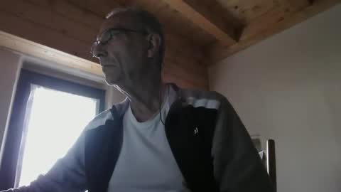 Snapshot of stefi444466 chatting on 05-18-26, 05:13 stefi444466 online show from 05-18-26, 05:13