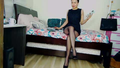 Snapshot of stefi_alizon chatting on 12-02-24, 03:47 Zuly online show from 12-02-24, 03:47