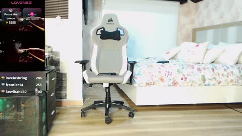 Snapshot of stefi_alizon chatting on 01-17-25, 03:55 Zuly online show from 01-17-25, 03:55