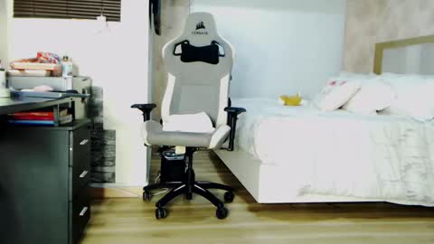 Snapshot of stefi_alizon chatting on 03-12-25, 03:46 Zuly online show from 03-12-25, 03:46