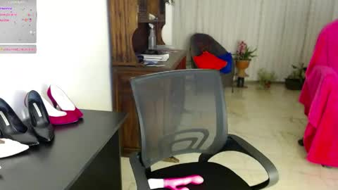 Snapshot of stefy_gomez_ chatting on 05-20-26, 03:24 Estefany online show from 05-20-26, 03:24