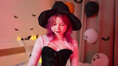 Snapshot of stela_vanila chatting on 10-28-25, 12:03 Stella online show from 10-28-25, 12:03