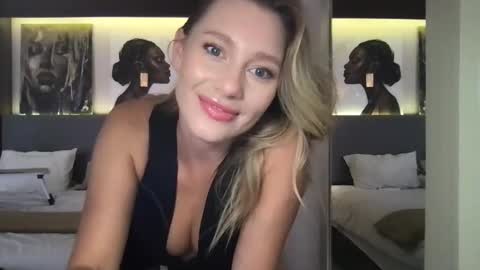 Stella online show from 11-04-25, 02:32