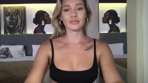 Stella online show from 11-26-25, 03:29