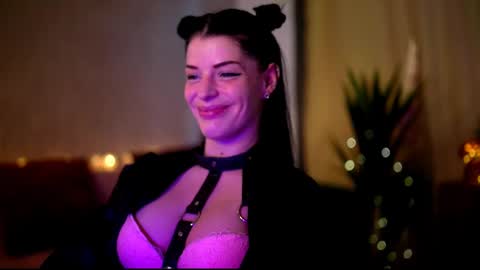 Stella online show from 02-19-25, 07:06