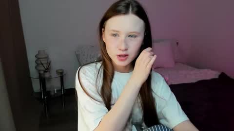 Snapshot of stella_sunny chatting on 12-18-24, 01:23 stella_sunny online show from 12-18-24, 01:23