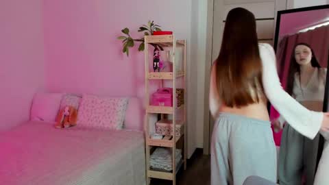 Snapshot of stella_sunny chatting on 03-07-25, 11:07 stella_sunny online show from 03-07-25, 11:07