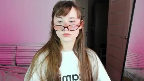 Snapshot of stella_sunny chatting on 09-16-25, 04:35 stella_sunny online show from 09-16-25, 04:35