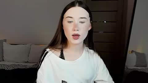 Snapshot of stella_sunny chatting on 01-15-26, 06:00 stella_sunny online show from 01-15-26, 06:00