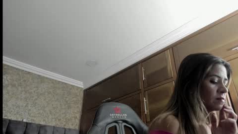 Snapshot of stella_xue chatting on 01-04-25, 07:55 Estella online show from 01-04-25, 07:55