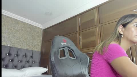 Snapshot of stella_xue chatting on 01-04-25, 10:55 Estella online show from 01-04-25, 10:55