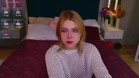 Snapshot of stellahaart chatting on 11-08-25, 05:18 Stella 3 online show from 11-08-25, 05:18