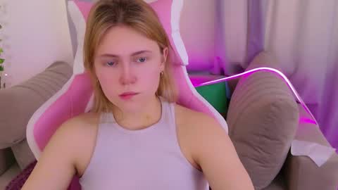 Snapshot of stellahaart chatting on 12-05-25, 08:23 Stella 3 online show from 12-05-25, 08:23