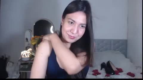 Snapshot of stellahugets chatting on 10-05-25, 12:53 Stella online show from 10-05-25, 12:53