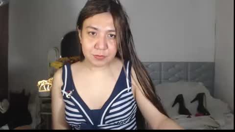 Snapshot of stellahugets chatting on 11-13-25, 08:52 Stella online show from 11-13-25, 08:52