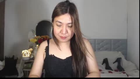 Snapshot of stellahugets chatting on 11-16-25, 03:56 Stella online show from 11-16-25, 03:56