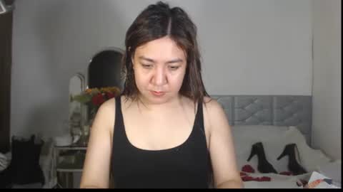 Snapshot of stellahugets chatting on 11-16-25, 08:36 Stella online show from 11-16-25, 08:36