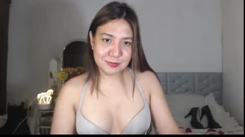 Snapshot of stellahugets chatting on 11-22-25, 03:27 Stella online show from 11-22-25, 03:27